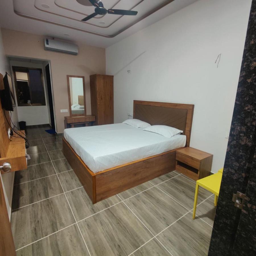 Hotel Nilkanth Navsari 外观 照片