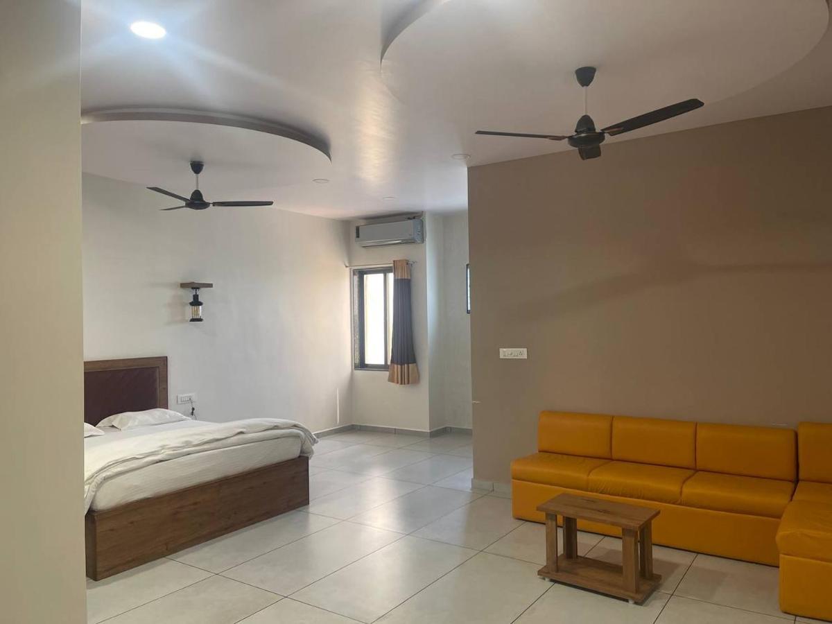 Hotel Nilkanth Navsari 外观 照片