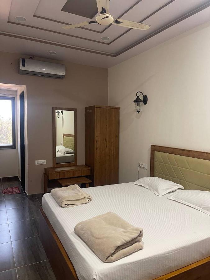Hotel Nilkanth Navsari 外观 照片