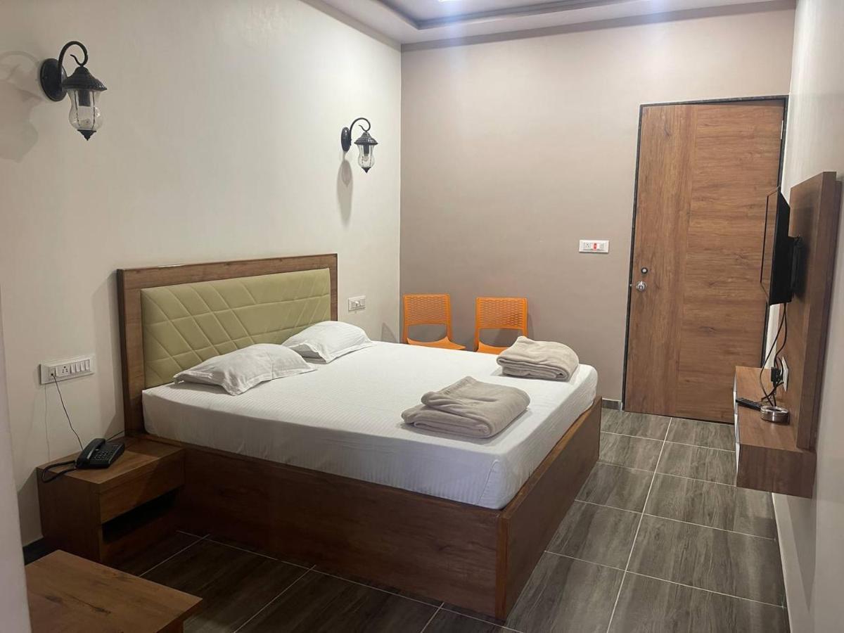 Hotel Nilkanth Navsari 外观 照片