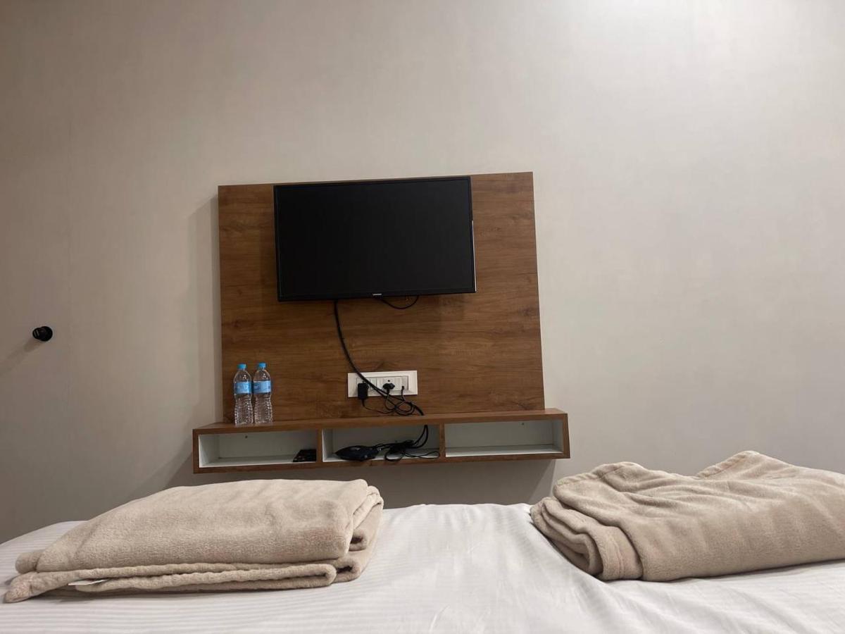 Hotel Nilkanth Navsari 外观 照片