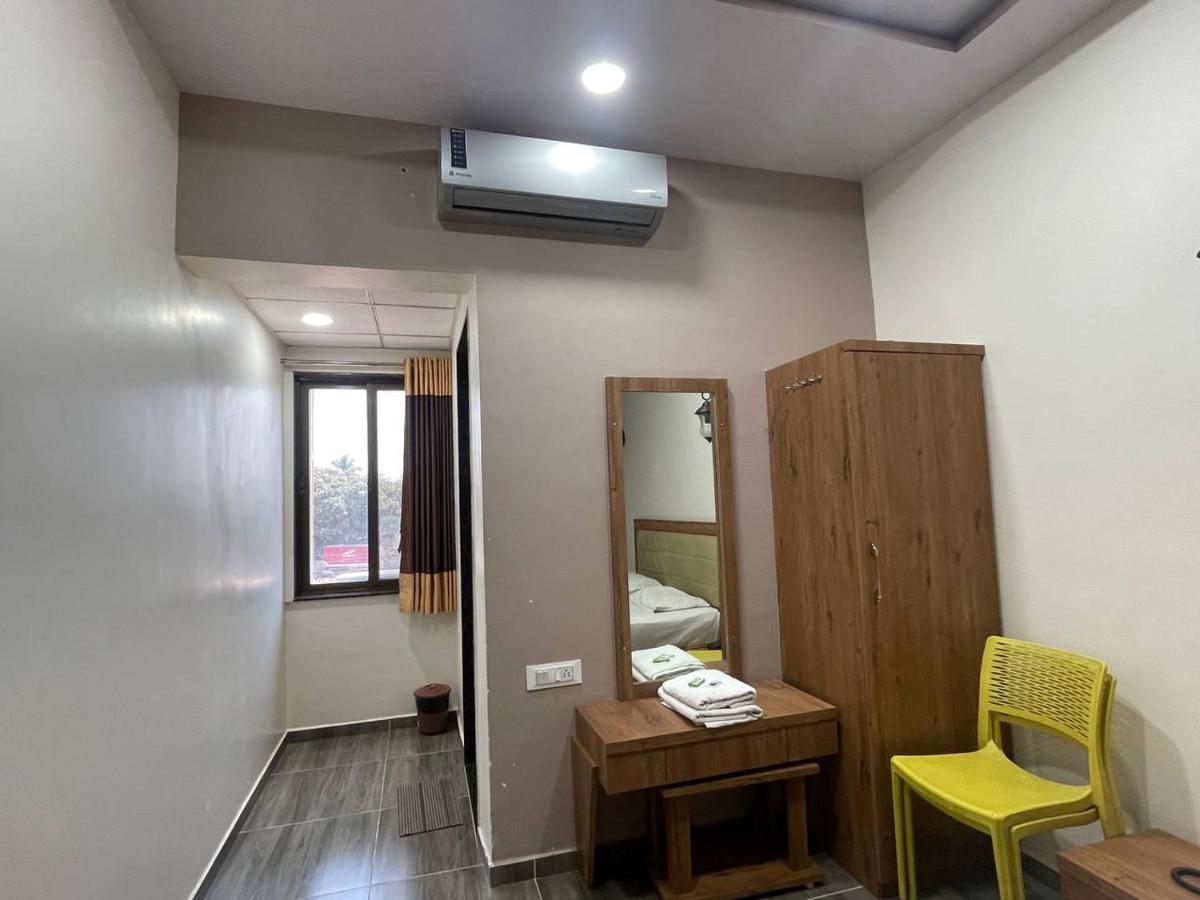 Hotel Nilkanth Navsari 外观 照片