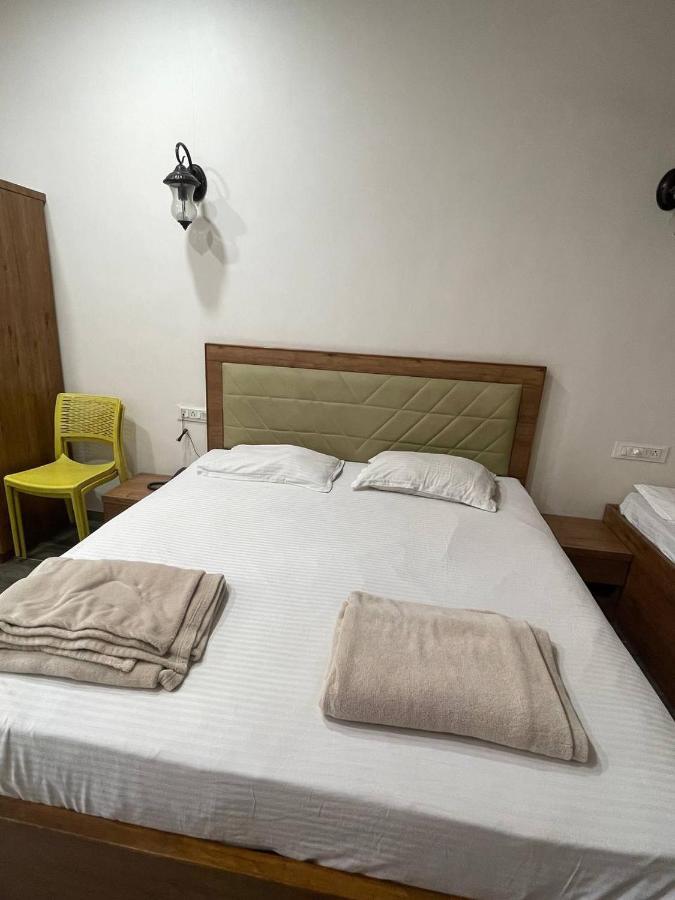 Hotel Nilkanth Navsari 外观 照片
