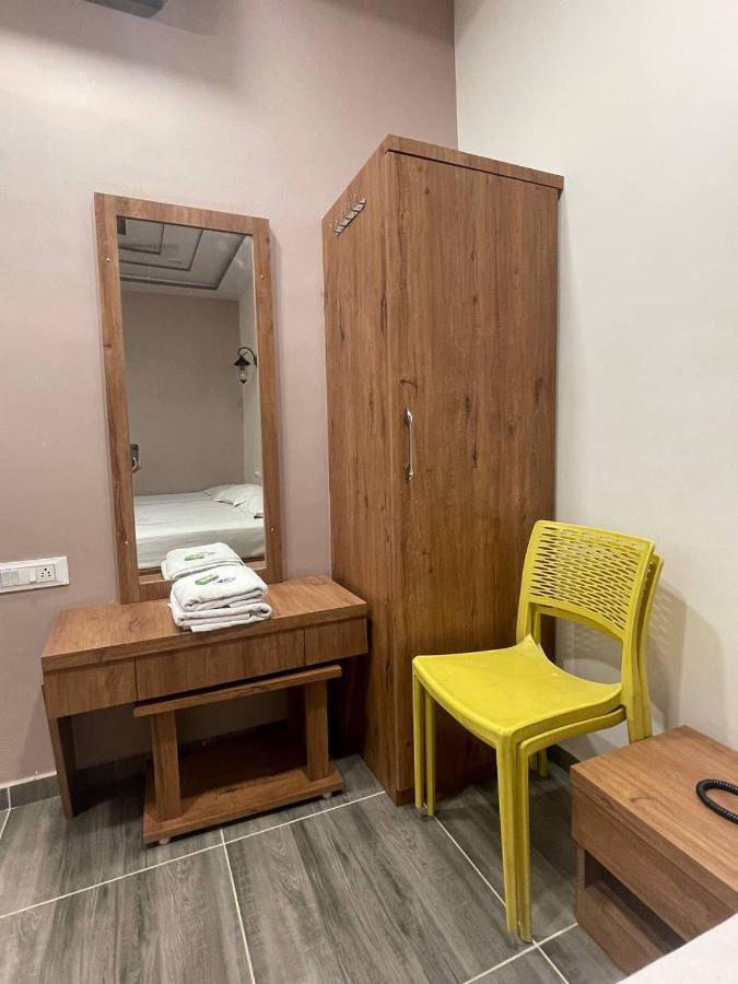 Hotel Nilkanth Navsari 外观 照片