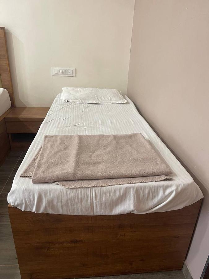 Hotel Nilkanth Navsari 外观 照片