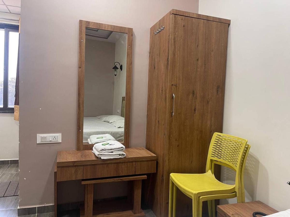 Hotel Nilkanth Navsari 外观 照片
