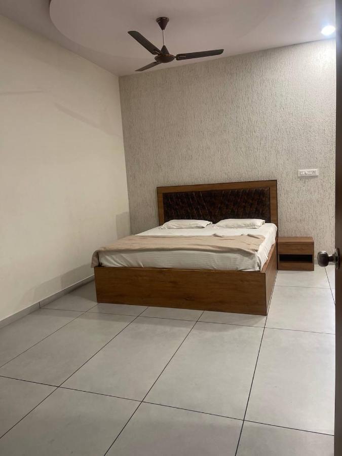 Hotel Nilkanth Navsari 外观 照片