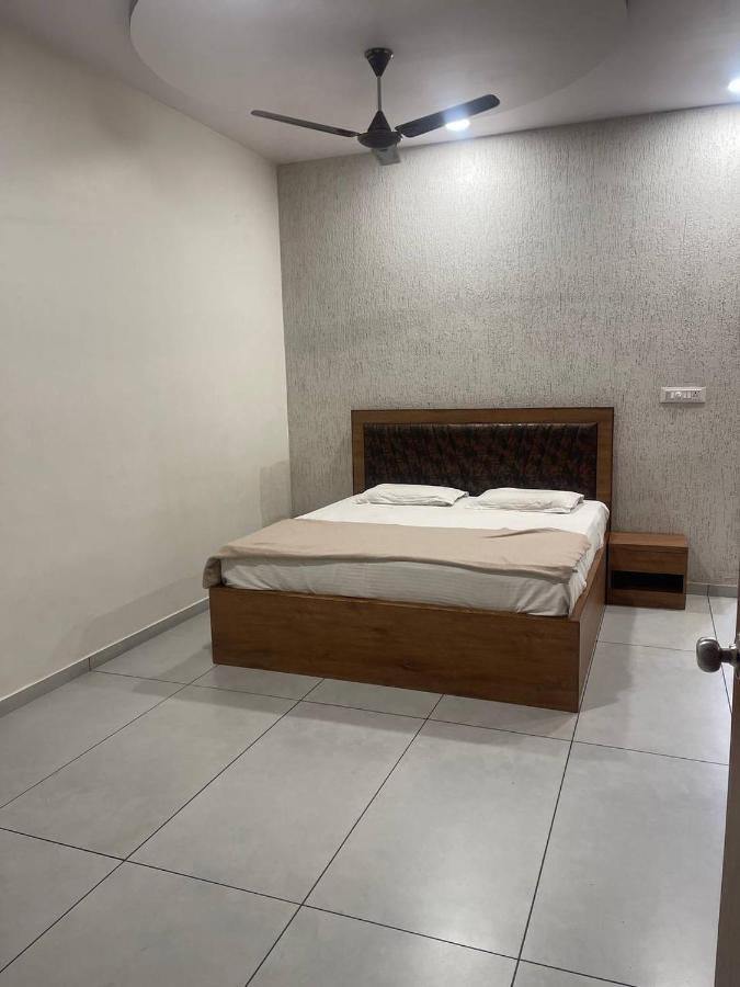 Hotel Nilkanth Navsari 外观 照片