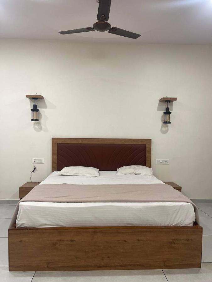 Hotel Nilkanth Navsari 外观 照片