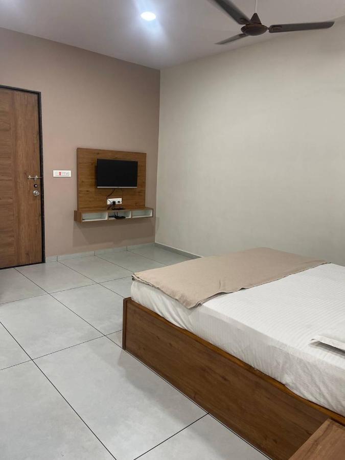 Hotel Nilkanth Navsari 外观 照片